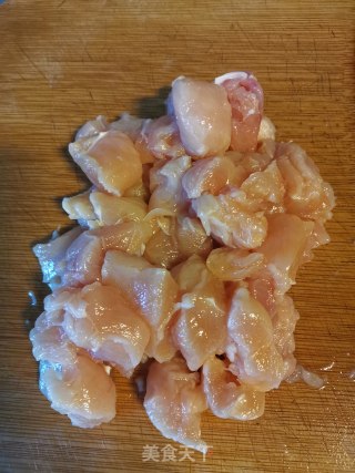 香焖鸡块的做法步骤：1