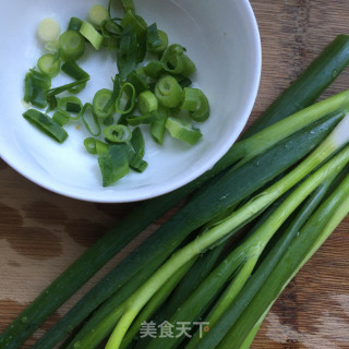 小葱发面饼的做法步骤：1