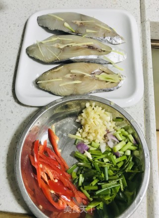 蒸马鲛鱼的做法步骤：2