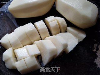 孜然黑椒土豆的做法步骤：1