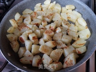 孜然黑椒土豆的做法步骤：9