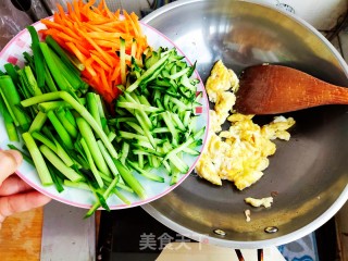 素三丝炒鸡蛋的做法步骤：9