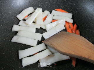菠萝炒年糕的做法步骤：2