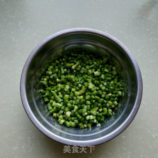蒜苔炒鸡蛋的做法步骤：2