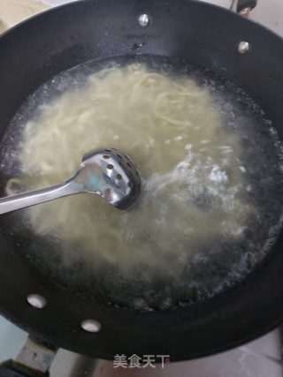 热干面的做法步骤：4