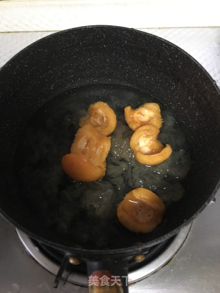 银耳枇杷汤的做法步骤：3