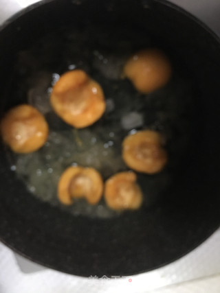 银耳枇杷汤的做法步骤：4