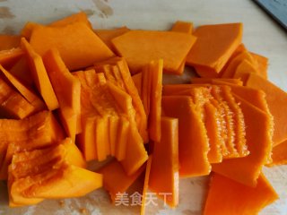 南瓜花卷的做法步骤：1