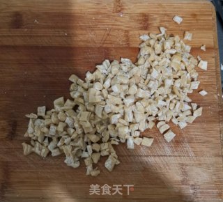 杂蔬鸡丁炒疙瘩的做法步骤：1