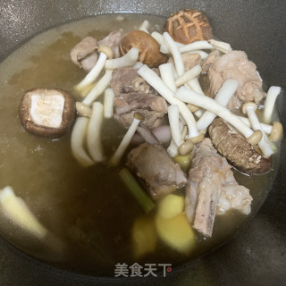 养颜健骨好帮手  木瓜排骨杂菌煲的做法步骤：5