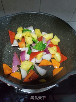 菠萝炒鸡胸肉的做法步骤：6