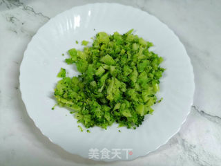 蔬菜牛肉炒饭的做法步骤：2