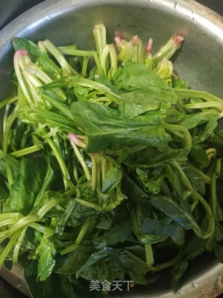 菠菜馅包子的做法步骤：1