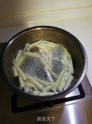 炒竹笋的做法步骤：1