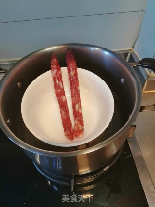秋葵炒腊肉的做法步骤：1