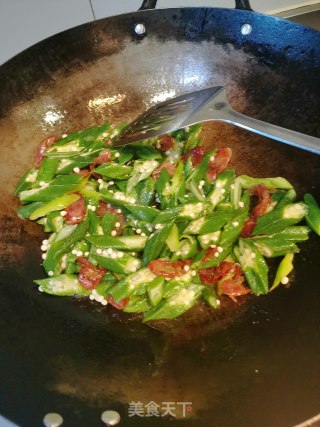 秋葵炒腊肉的做法步骤：6