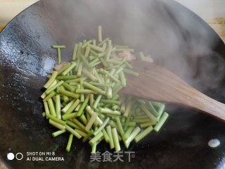 蒜毫炒肉的做法步骤：4