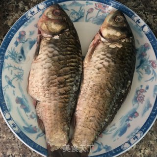包芥菜鲫鱼汤的做法步骤：1