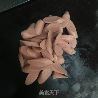 青瓜炒火腿肠的做法步骤：2