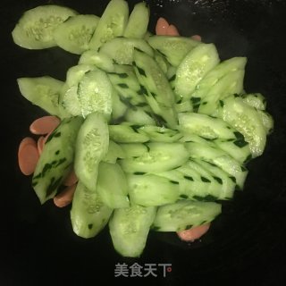 青瓜炒火腿肠的做法步骤：4