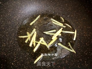 酱炒鱿鱼须的做法步骤：3
