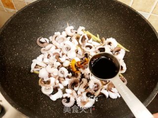 酱炒鱿鱼须的做法步骤：6