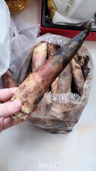 排骨鸡翅烧春笋的做法步骤：1