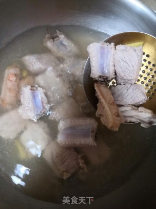 排骨鸡翅烧春笋的做法步骤：3