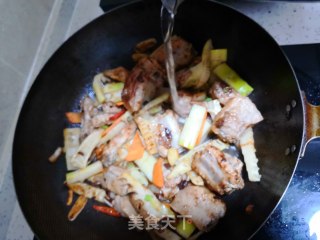 排骨鸡翅烧春笋的做法步骤：7