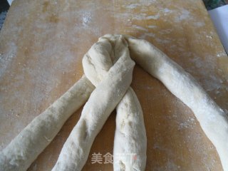 四股辫子面包的做法步骤：6
