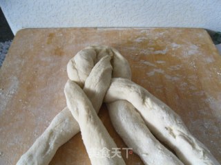 四股辫子面包的做法步骤：8