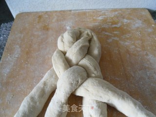 四股辫子面包的做法步骤：10