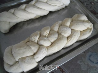 四股辫子面包的做法步骤：12