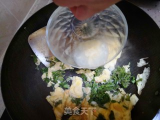 香椿炒鸡蛋的做法步骤：7