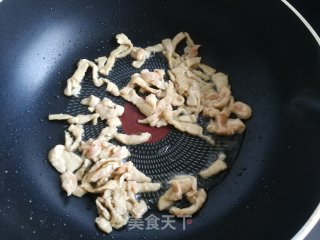 紫甘蓝肉丝炒年糕的做法步骤：4