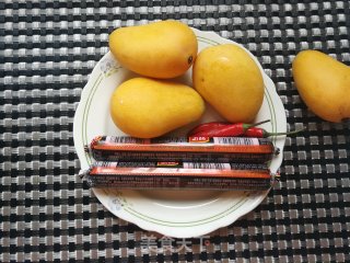 火腿肠芒果吐司披萨的做法步骤：2
