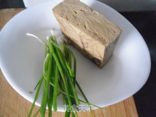 小葱拌豆腐干的做法步骤：1