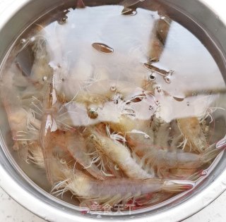 虾仁炒鸡蛋的做法步骤：1