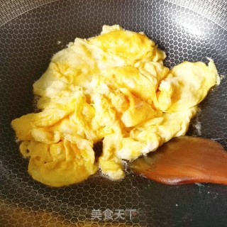 虾仁炒鸡蛋的做法步骤：6