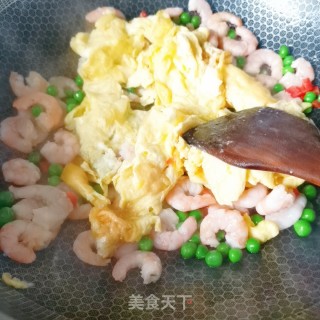 虾仁炒鸡蛋的做法步骤：10