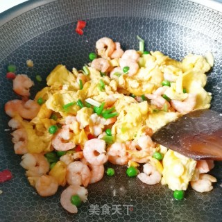 虾仁炒鸡蛋的做法步骤：11