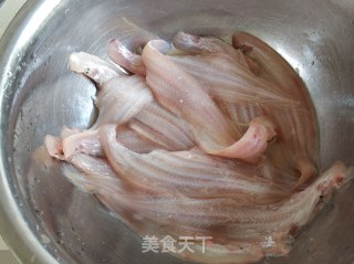 干煎小踏板鱼的做法步骤：1