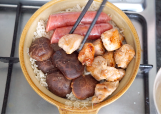 港式香菇腊肠煲仔饭的做法步骤：6