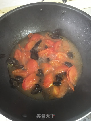 西红柿木耳汤的做法步骤：3