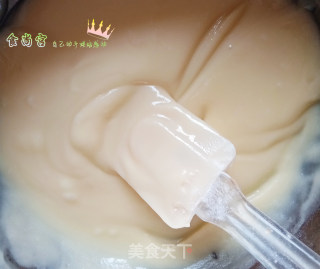 完美不塌陷的蒸锅蒸8寸戚风蛋糕 详细步骤的做法步骤：1