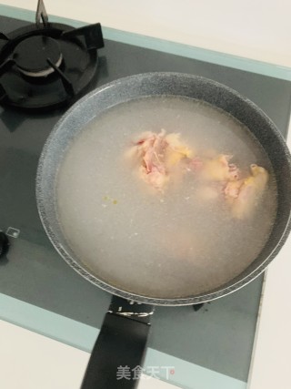 山药胡萝卜鸡汤的做法步骤：1