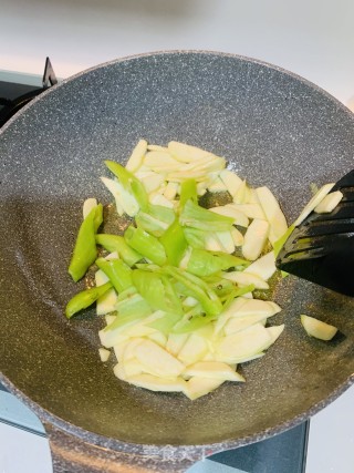 茭白羊角椒肉片的做法步骤：6