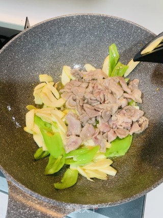 茭白羊角椒肉片的做法步骤：7