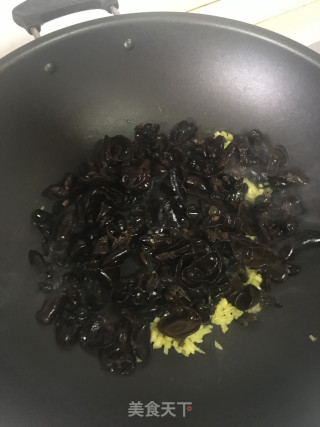 姜米木耳的做法步骤：4