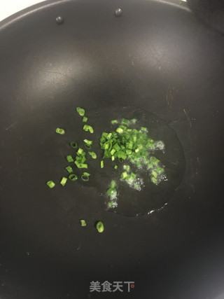 鸡蛋木耳炒虾仁的做法步骤：4